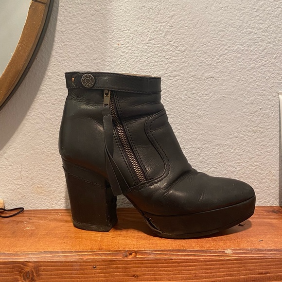 Acne Studios Leather Booties - Picture 6 of 7